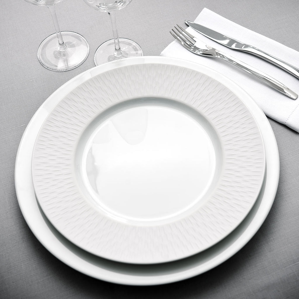 BOREAL SATIN WHITE Presentation plate 33 cm